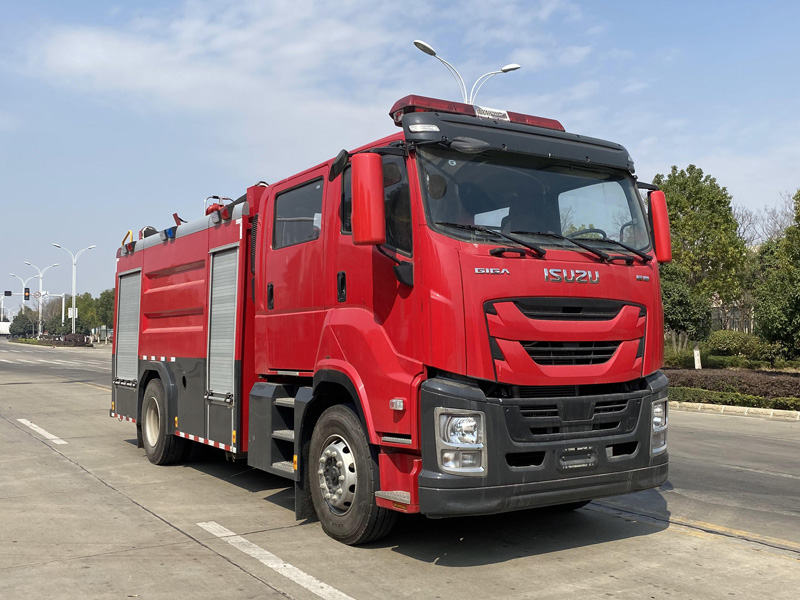 ballbet贝博艾弗森牌CSC5170GXFSG70/Q6水罐消防车