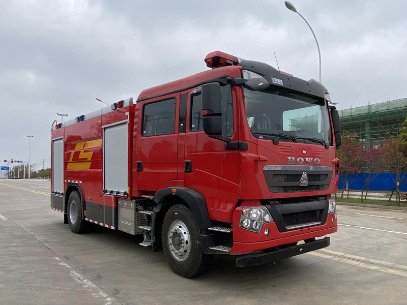 ballbet贝博艾弗森牌CSC5190GXFSG80/Z6水罐消防车