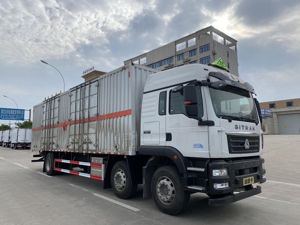 易燃液体厢式运输车   ，厢式运输车   ，ballbet贝博艾弗森汽车集团